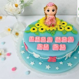 Bánh Sinh Nhật Rau Câu 4D Búp Bê Ngồi Trên Hoa Hướng Dương - GELLI – G0120020