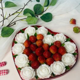 Hộp rau câu trái tim mix dâu tây cho ngày valentine - Gelli - GVALEN03