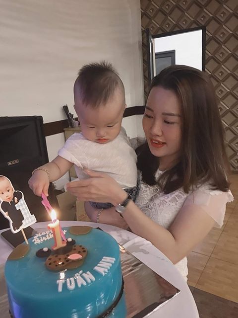 Bánh sinh nhật in ảnh bé gái 1 tuổi 001